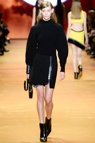 Look 19